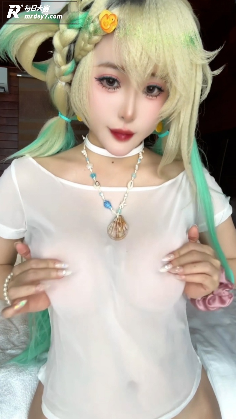 推特高颜值COSER相关图片8