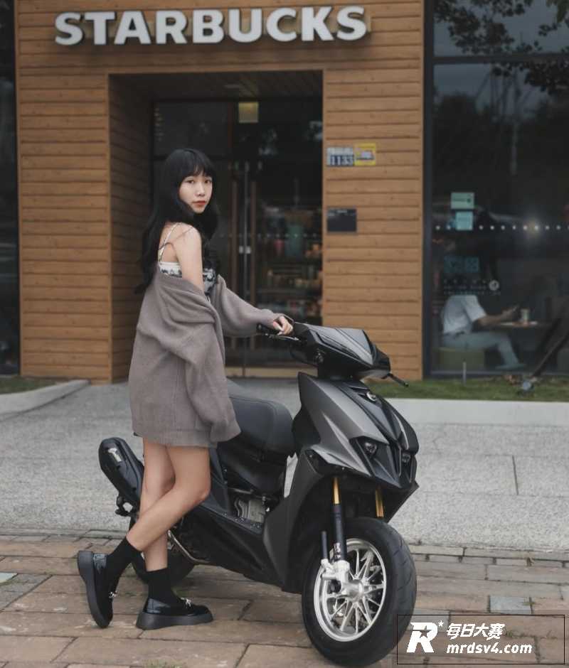 摩托车改装店老板娘 相关图片2